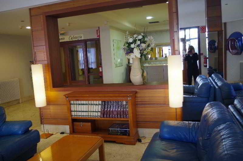 Hotel Alaiz Бериаин Экстерьер фото