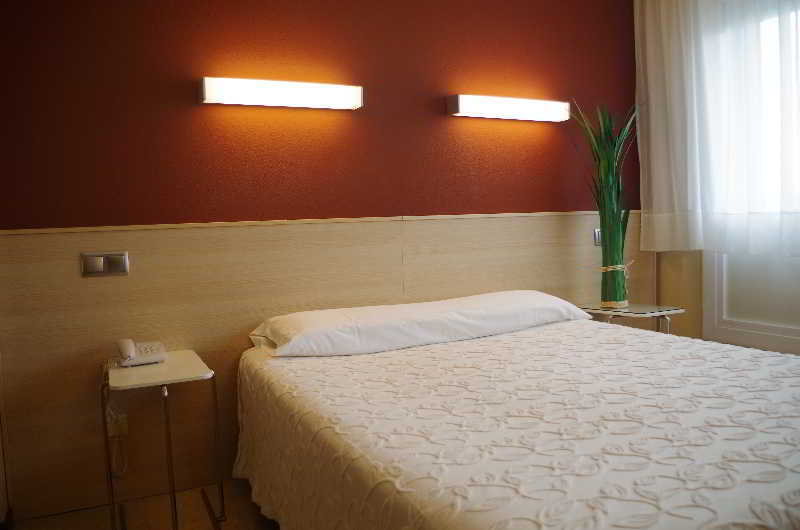 Hotel Alaiz Бериаин Экстерьер фото