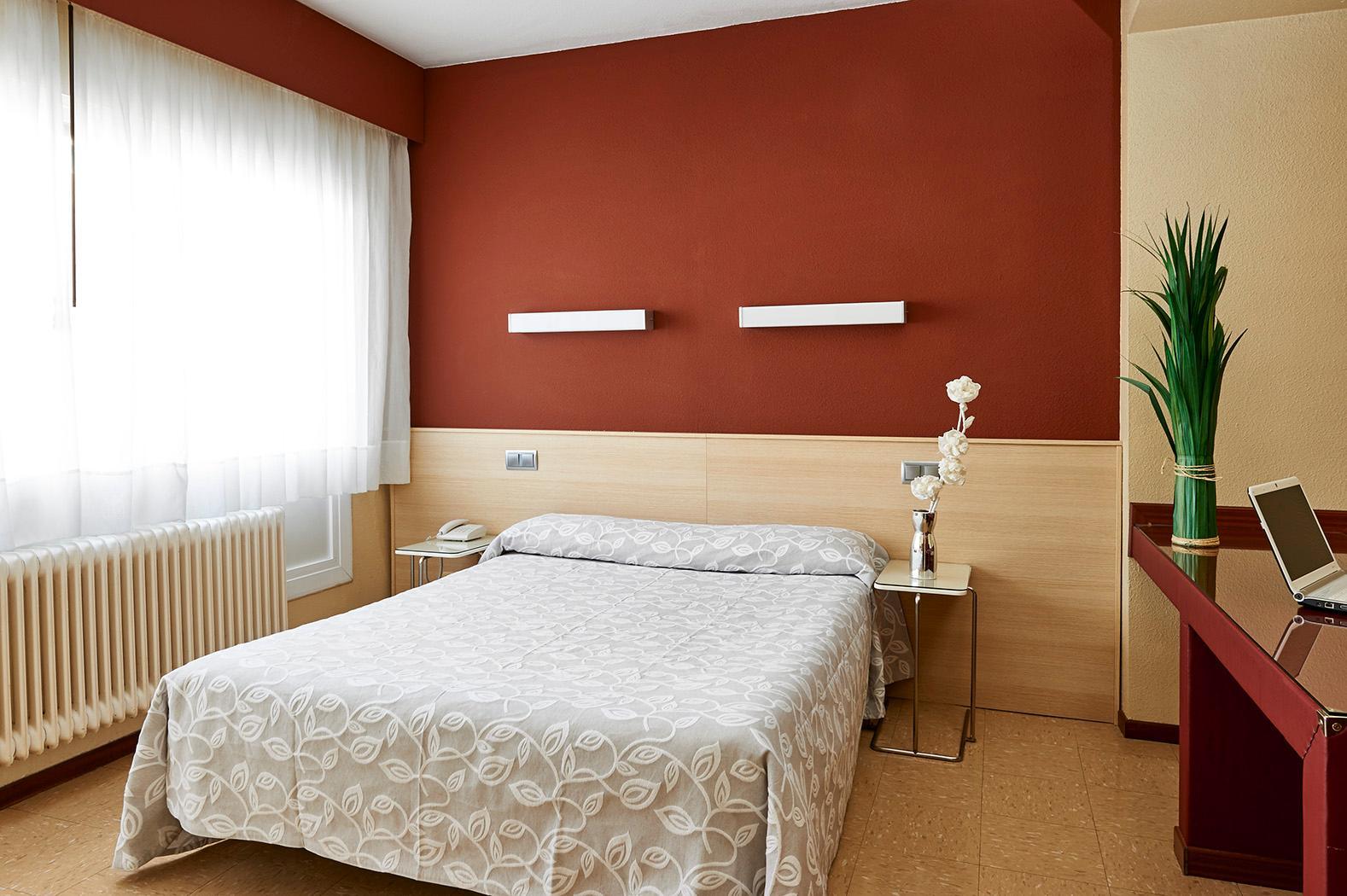 Hotel Alaiz Бериаин Экстерьер фото