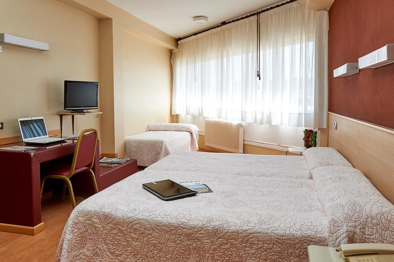 Hotel Alaiz Бериаин Экстерьер фото