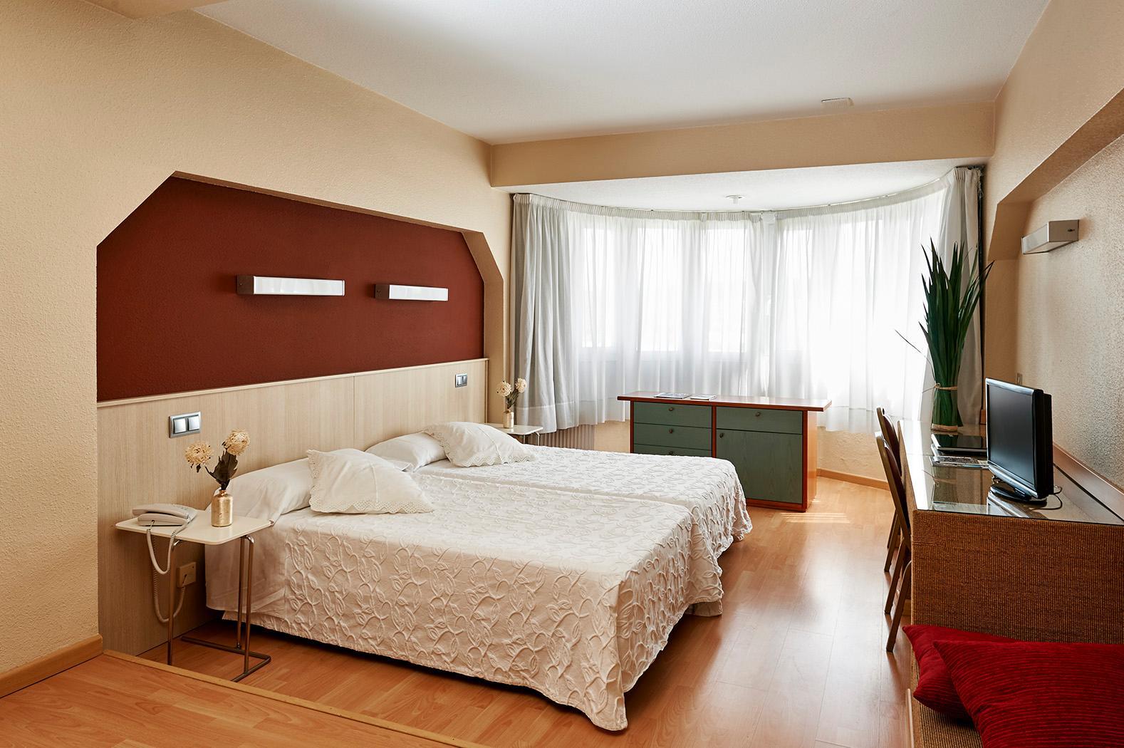 Hotel Alaiz Бериаин Экстерьер фото