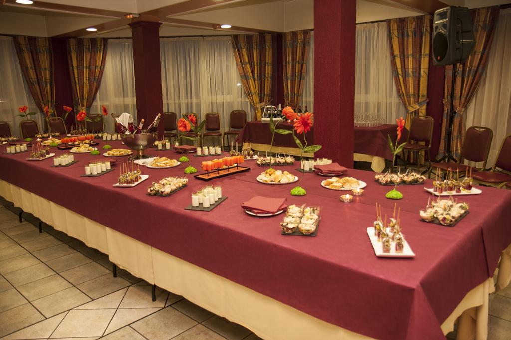Hotel Alaiz Бериаин Экстерьер фото
