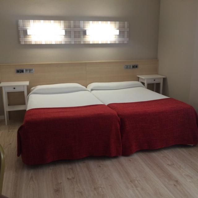 Hotel Alaiz Бериаин Экстерьер фото