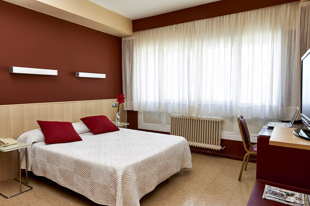 Hotel Alaiz Бериаин Экстерьер фото
