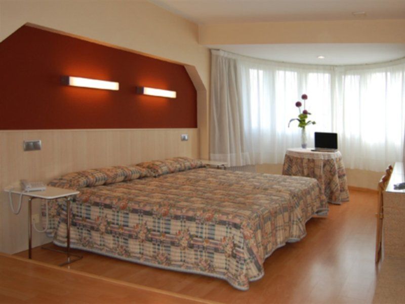Hotel Alaiz Бериаин Экстерьер фото
